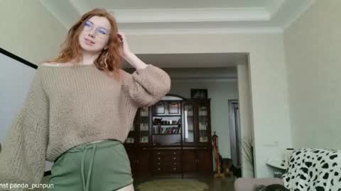 Snapshot of pathos_of_things chatting on February 20, 10:38 am off - Tuesday and wednesdayfriday online show from February 20, 10:38 am