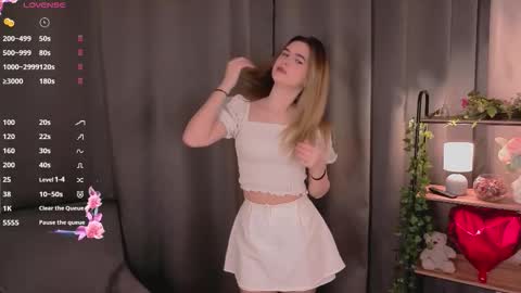 Mia online show from February 28, 9:32 am