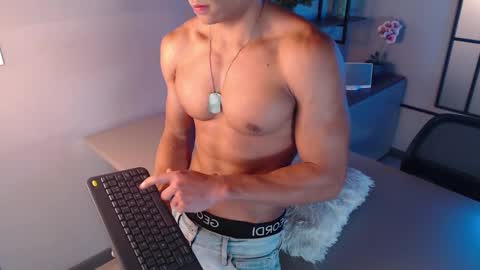 Snapshot of patrick_brown_ chatting on December 11, 12:12 pm Patrick Brown online show from December 11, 12:12 pm