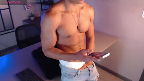 Snapshot of patrick_brown_ chatting on December 21, 12:06 pm Patrick Brown online show from December 21, 12:06 pm