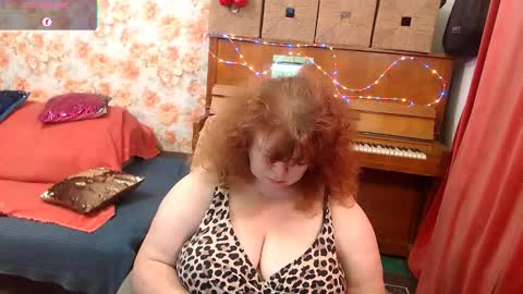 Snapshot of patsyorose chatting on December 1, 1:54 am PatsyORose online show from December 1, 1:54 am