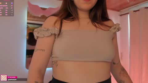 Snapshot of pau_cute chatting on December 2, 9:06 pm Sofa online show from December 2, 9:06 pm