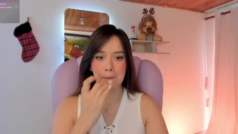 Snapshot of pau_cute chatting on December 7, 9:44 pm Sofa online show from December 7, 9:44 pm