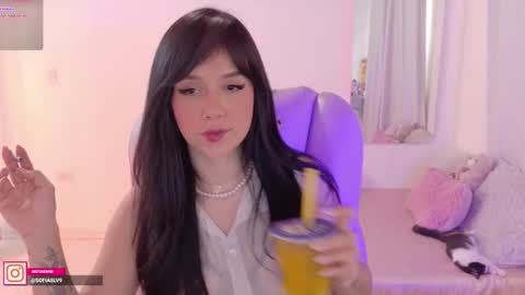 Snapshot of pau_cute chatting on October 23, 9:35 pm Sofa online show from October 23, 9:35 pm