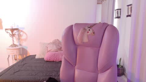 Sofa online show from May 7, 8:47 pm