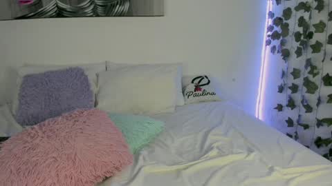 Snapshot of pau_delima__ chatting on December 19, 1:50 am paulina online show from December 19, 1:50 am