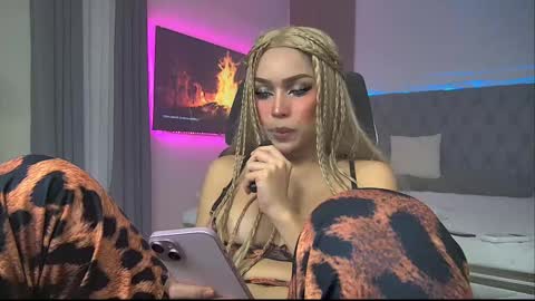 Snapshot of pau_kink95 chatting on February 12, 12:33 pm Paula online show from February 12, 12:33 pm