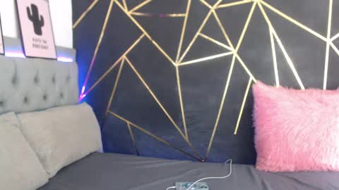 Snapshot of pau_torres_ chatting on April 24, 1:24 pm paulina online show from April 24, 1:24 pm