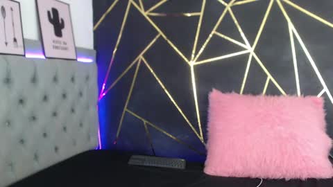 Snapshot of pau_torres_ chatting on April 29, 1:26 pm paulina online show from April 29, 1:26 pm