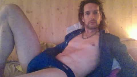 Snapshot of paueriwan chatting on February 10, 10:09 am paueriwan online show from February 10, 10:09 am