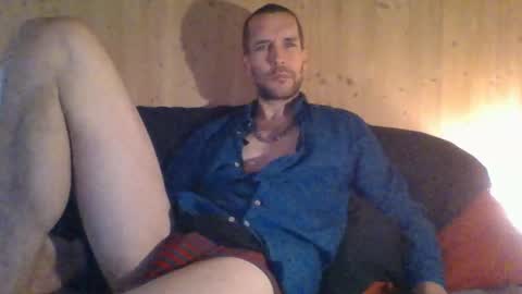 Snapshot of paueriwan chatting on March 3, 6:37 am paueriwan online show from March 3, 6:37 am