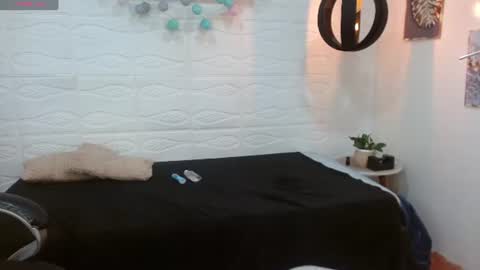 paul_cros online show from June 15, 12:40 pm