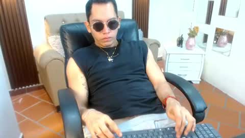 paul_cros online show from June 20, 11:35 am