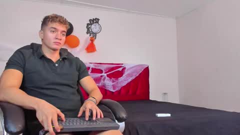 Paull George online show from October 16, 2:07 pm