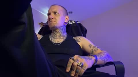 Snapshot of paul_razor chatting on December 15, 3:00 am Paul online show from December 15, 3:00 am