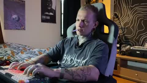Paul online show from June 9, 1:06 am