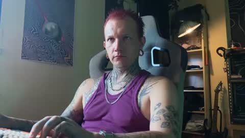 Snapshot of paul_razor chatting on June 21, 2:58 am Paul online show from June 21, 2:58 am