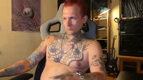 Snapshot of paul_razor chatting on June 22, 3:20 pm Paul online show from June 22, 3:20 pm