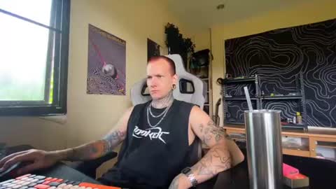 Snapshot of paul_razor chatting on June 23, 3:59 am Paul online show from June 23, 3:59 am