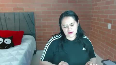Snapshot of paula__117 chatting on May 4, 9:00 pm paula__117 online show from May 4, 9:00 pm