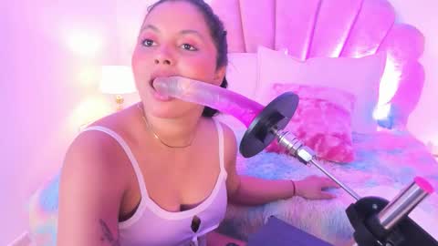 Paula   online show from March 23, 7:40 pm