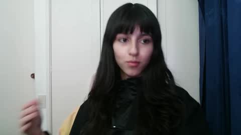 Snapshot of paulainblue chatting on December 4, 4:43 am online show from December 4, 4:43 am