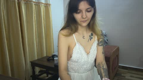 Snapshot of paulettegoddard chatting on December 1, 4:29 pm Isla Chase online show from December 1, 4:29 pm