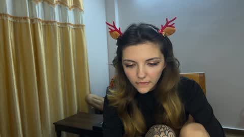 Snapshot of paulettegoddard chatting on December 5, 5:39 pm Isla Chase online show from December 5, 5:39 pm