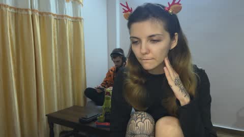 Snapshot of paulettegoddard chatting on December 6, 3:33 pm Isla Chase online show from December 6, 3:33 pm