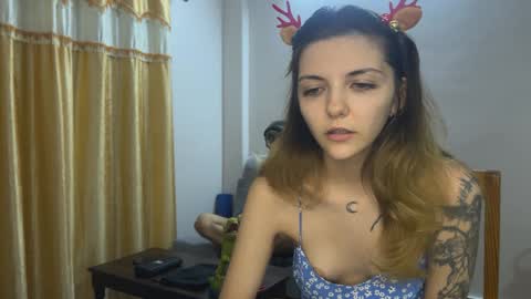 Snapshot of paulettegoddard chatting on December 8, 3:02 pm Isla Chase online show from December 8, 3:02 pm