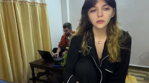 Snapshot of paulettegoddard chatting on December 13, 3:32 pm Isla Chase online show from December 13, 3:32 pm