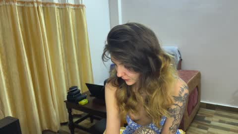 Snapshot of paulettegoddard chatting on January 10, 3:27 pm Isla Chase online show from January 10, 3:27 pm