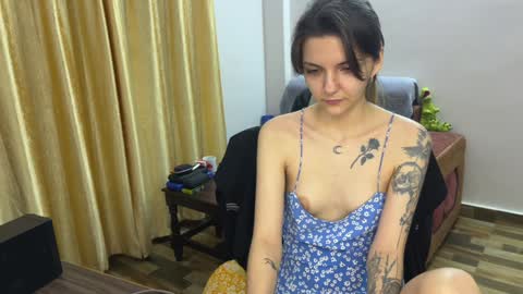 Snapshot of paulettegoddard chatting on February 2, 8:19 pm Isla Chase online show from February 2, 8:19 pm