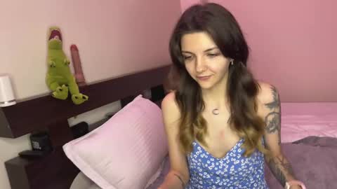 Snapshot of paulettegoddard chatting on February 23, 3:29 pm Isla Chase online show from February 23, 3:29 pm