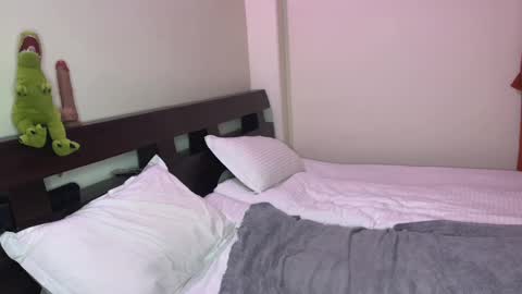 Snapshot of paulettegoddard chatting on February 23, 6:34 pm Isla Chase online show from February 23, 6:34 pm