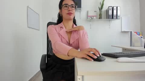 Snapshot of paulina_dossantos chatting on January 18, 6:34 pm paulina online show from January 18, 6:34 pm