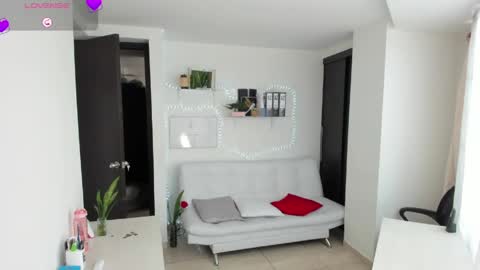 Snapshot of paulina_dossantos chatting on May 22, 6:46 pm paulina online show from May 22, 6:46 pm