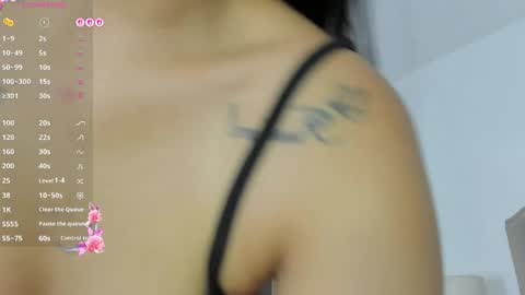 paulina lux online show from April 11, 7:45 am