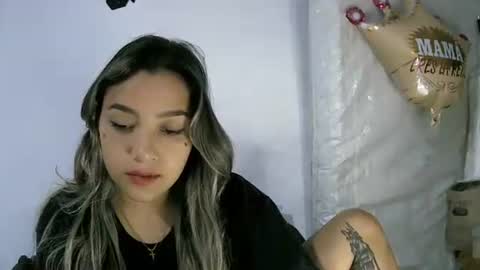 Snapshot of paulina_x_x chatting on May 8, 4:01 pm paulina_x_x online show from May 8, 4:01 pm