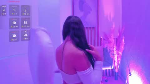 Paulina Belle online show from April 7, 1:33 pm