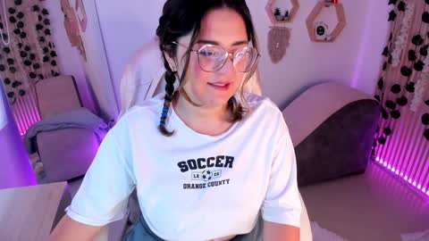 Snapshot of paulinacostello chatting on December 7, 1:51 pm Estefania online show from December 7, 1:51 pm