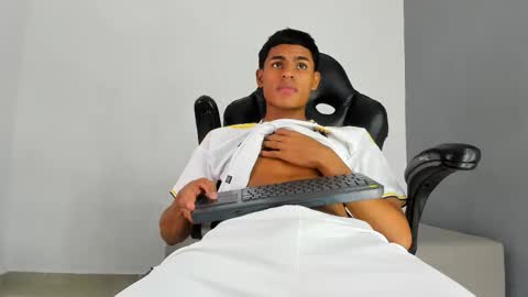 Snapshot of paull_cassidy chatting on October 14, 8:20 pm Paull Cassidy online show from October 14, 8:20 pm