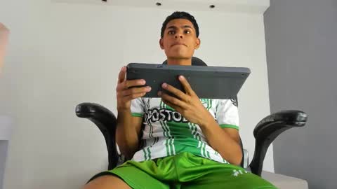 Snapshot of paull_cassidy chatting on October 20, 7:25 pm Paull Cassidy online show from October 20, 7:25 pm