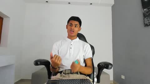 Snapshot of paull_cassidy chatting on October 22, 7:35 pm Paull Cassidy online show from October 22, 7:35 pm