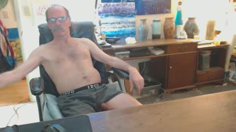 Snapshot of paulleroy chatting on January 25, 4:45 am paulleroy online show from January 25, 4:45 am