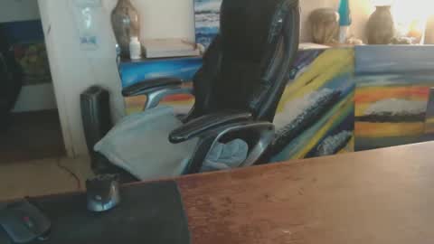 Snapshot of paulleroy chatting on February 10, 11:13 pm paulleroy online show from February 10, 11:13 pm