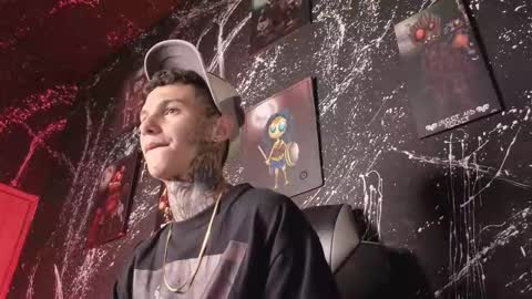 Snapshot of paulo527 chatting on December 14, 4:51 am Paulo online show from December 14, 4:51 am