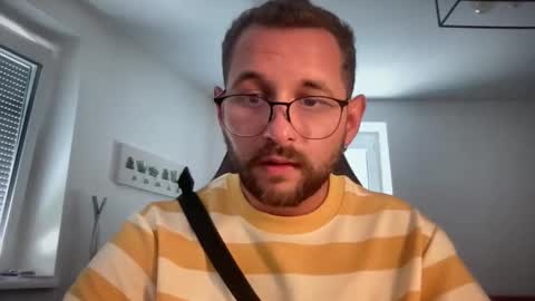Snapshot of paulsimpsn chatting on May 27, 11:51 am love bush online show from May 27, 11:51 am