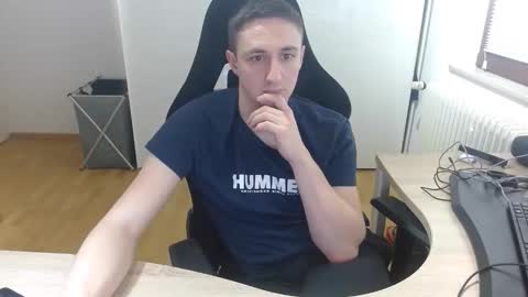 Snapshot of paulthesub chatting on January 13, 8:47 pm Paul online show from January 13, 8:47 pm