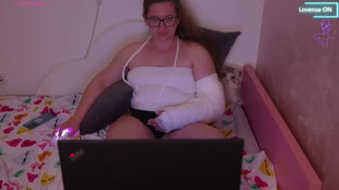 Snapshot of pawg_official chatting on May 9, 7:52 pm pawg_official online show from May 9, 7:52 pm